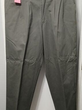 Denver Hayes Men’s Pleated Chino Pants in Olive Green By Denver Hayes